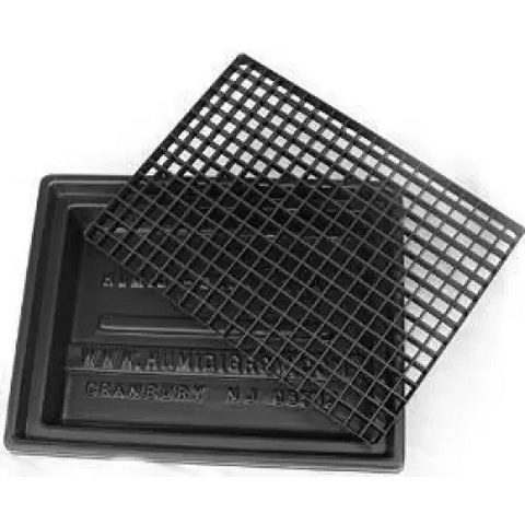 https://www.waldor.com/cdn/shop/products/small-humidi-grow-tray-ht-101-black-humidity-trays-625_large.webp?v=1682104628